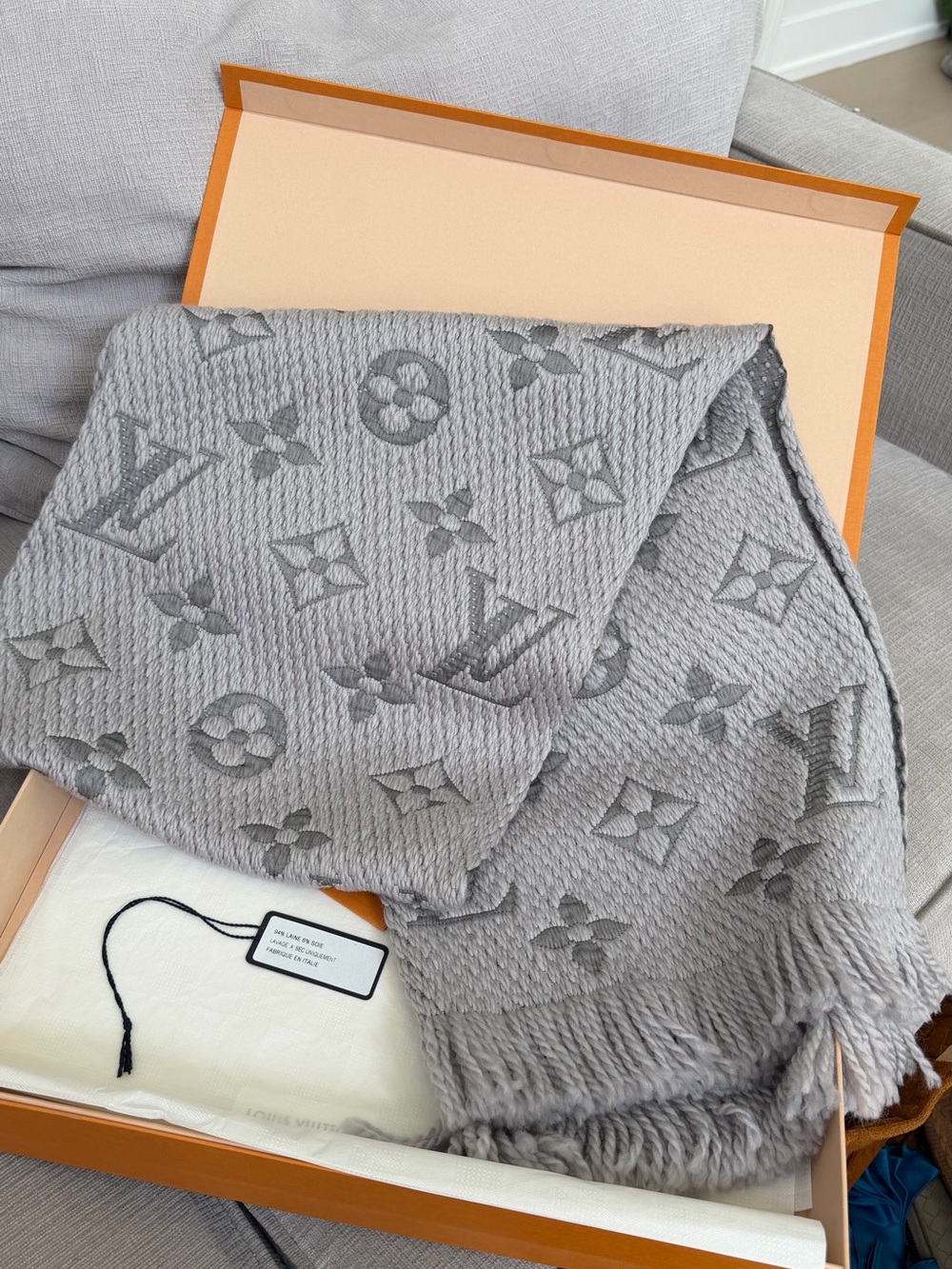 LOUIS VUITTON GRAY LOGOMANIA WOOL SCARF
